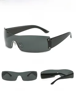 Dunkelgraue Y2K randlose Shield-Sonnenbrille mit silbernen Stern-Nieten-Details
