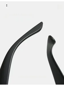 Detail der ergonomisch geschwungenen schwarzen Brillenbügel für hohen Tragekomfort