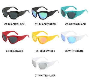 Rasteransicht von sieben bunten Y2K-Rad-Sonnenbrillen mit verspiegelten Gläsern im Cat-Eye-Stil