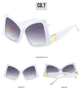 Gros plan sur des lunettes de soleil blanches avec verres dégradés violets et détails dorés