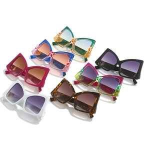 Lunettes de soleil papillon surdimensionnées en couleurs vives et motifs léopard