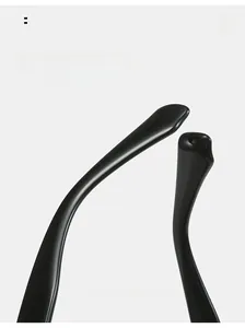 Détail des branches ergonomiques noires brillantes sur lunettes de soleil larges