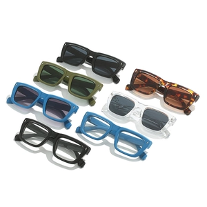 Collection de lunettes de soleil carrées à monture épaisse avec rivets métalliques