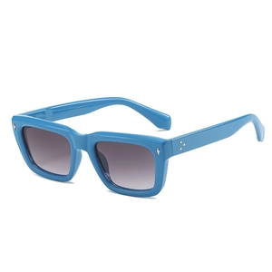 Lunettes de soleil carrées bleues avec verres gris dégradés et rivets étoile argent