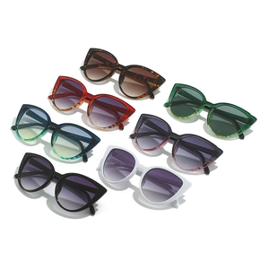 Lot de lunettes de soleil œil de chat colorées avec verres dégradés pour femmes à la mode