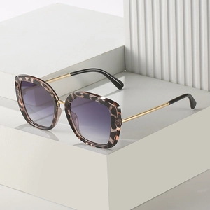Chic square oversized tortoiseshell sunglasses with purple gradient lenses and gold metal arms