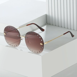 Lunettes de soleil rondes sans monture à verres dégradés marron et cadre en métal doré