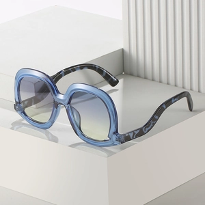 Lunettes de soleil rondes oversize avec verres dégradés bleus et branches écaillées