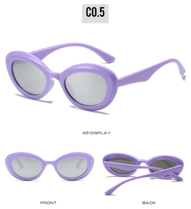 Vues détaillées sous plusieurs angles des lunettes de soleil Y2K violettes à verres argent