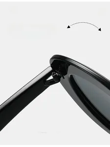 Détail macro de la charnière en métal durable sur ces lunettes de soleil ovales