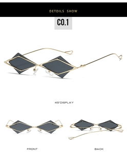 Drei-Winkel-Ansicht der geometrischen Diamant-Sonnenbrille mit dünnem Goldrahmen und grauen Gläsern