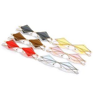 Moderne geometrische Sonnenbrille mit ultraleichtem Metallrahmen in sechs Farben