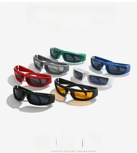 Vue détaillée de dessus de lunettes de soleil de sport Y2K futuristes et colorées