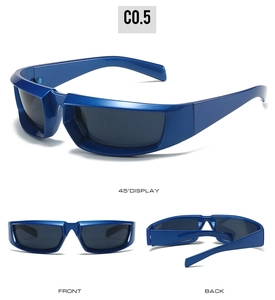 Vues sous trois angles de lunettes de soleil de sport carrées argentées au style futuriste