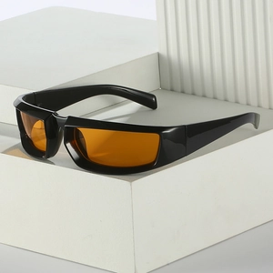 Lunettes de soleil sport futuristes Y2K avec monture noire et verres teintés orange