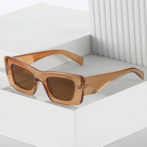 Fashionable amber cat-eye sunglasses with thick translucent frames for women's outdoor wear