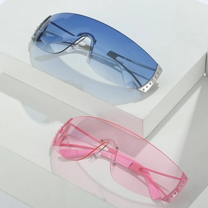 Frameless Y2K sports sunglasses with gradient blue lenses and star rhinestone details