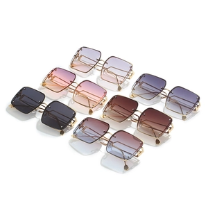 Fashionable rimless square sunglasses set with gold metal temples in gradient colors