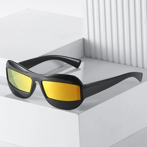 Trendy frog-eye hip hop sunglasses with thick black frames and yellow reflective lenses