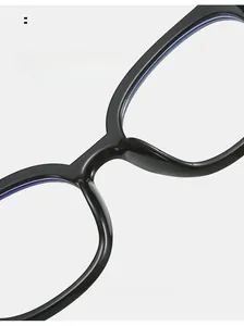 Close-up of integrated nose pads on black TR90 oversized anti-blue light glasses