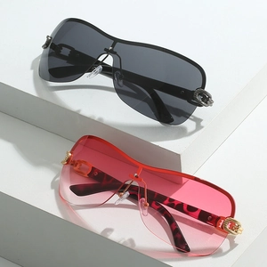 Retro oversized wrap-around sunglasses with black and gradient pink rimless lenses