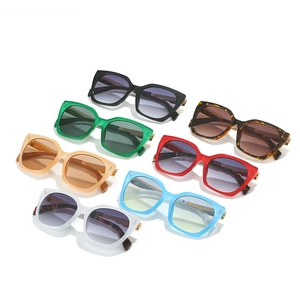 Square oversized fashion sunglasses in assorted colors with high-quality UV400 frames