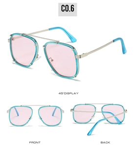 Détail de lunettes de soleil punk carrées avec monture bleue et verres roses sous divers angles
