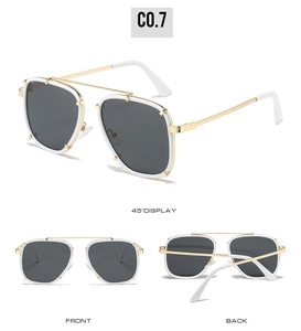 Vues détaillées de lunettes punk carrées avec monture blanche, branches dorées et verres gris