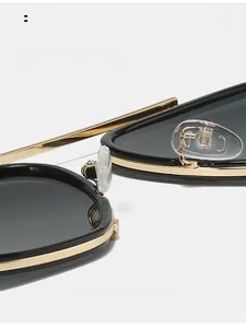 Vue détaillée des plaquettes de nez confortables sur lunettes de soleil punk