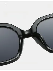 Detail of the integrated nose pads on black oversized square fashion sunglasses