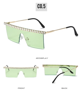 Vue détaillée multi-angles de lunettes de soleil carrées avec monture sertie de strass