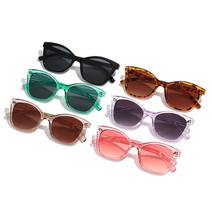 Collection de lunettes de soleil œil-de-chat chics en plusieurs couleurs sur fond blanc