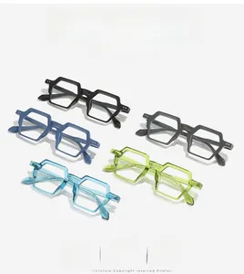 Vue à plat de lunettes géométriques à monture épaisse en noir, bleu, gris et vert