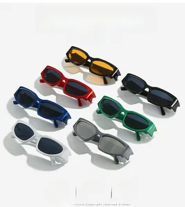 Vue détaillée des lunettes de soleil tendance Y2K style œil de chat en plusieurs couleurs