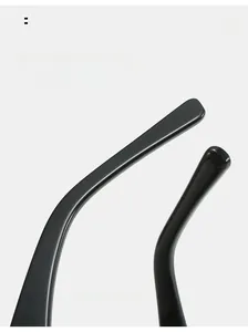 Détail des branches de lunettes incurvées ergonomiques pour un port confortable noir