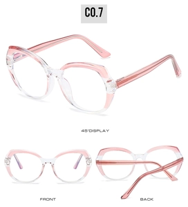Detailansicht der rosa transparenten TR90 Cat-Eye-Brille mit modischem Farbverlauf