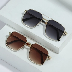 Lunettes de soleil aviateur carrées rétro avec monture en métal et verres dégradés chic
