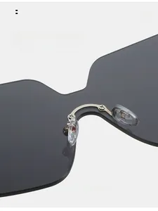 Détail des plaquettes de nez en silicone confortables sur lunettes sans monture