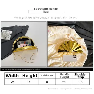 Size chart showing gold fan-shaped clutch dimensions 26x13x5cm and chain strap length