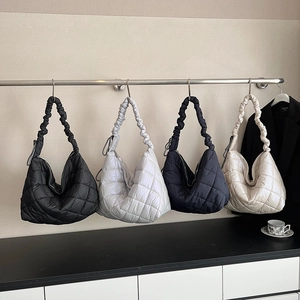 Women Quilted Puffer Shoulder Bag Large Capacity Diamond Rhombic Pattern Ruched Handle Winter Fashion Casual Tote