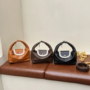 Sac À Épaule Femme Cuir PU Avec Bordure En Fausse Fourrure Blanche Couleur Contrastée Sac À Main Croissant Hiver