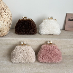 Faux Fur Plush Crossbody Bag With Large Artificial Pearl Kiss Lock Closure And Gold Chain Strap For Women Winter Elegant Shoulder Handbag
