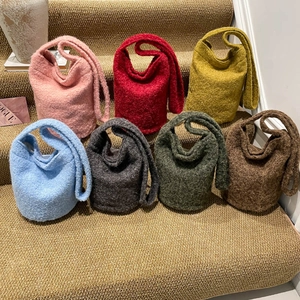 Plush Bucket Bag Women Faux Fur Shoulder Crossbody Bag Soft Warm Autumn Winter Simple Casual Solid Color