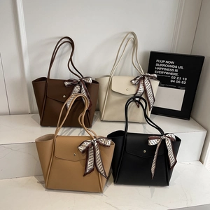 Borsa Tote Da Donna Grande Capacità Pelle PU Grana Litchi Borsa A Tracolla Con Sciarpa Decorativa