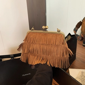 Sac à franges bohème marron caramel avec trois couches de daim et fermoir doré vintage