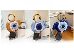 Trois modèles de sacs en tricot avec motif Oeil de démon et poignées anneaux en écaille