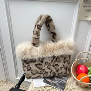 Sac à main d'hiver en peluche léopard avec bordure en fausse fourrure blanche