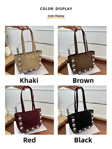 Sacs à main en daim en kaki marron bordeaux et noir avec détails cloutés chic