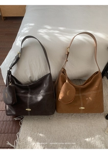 Detailed view of dual-color Maillard tote bags featuring premium lychee grain leather
