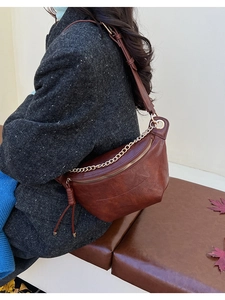 Sac bandoulière rétro en cuir marron avec chaîne dorée et fermeture à glissière